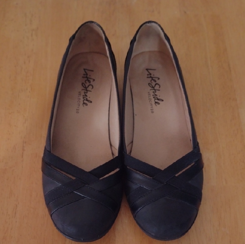 Life Stride Women's Classic Black Flats